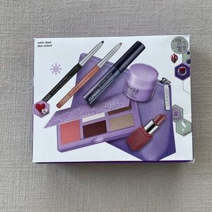NIB Clinique 14 piece Color Duet Makeup Set